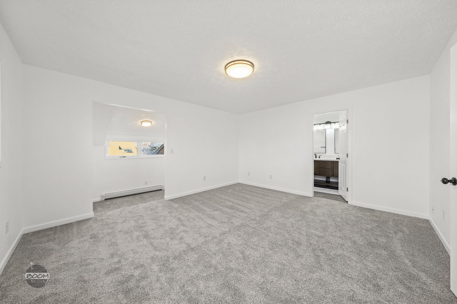 Second bedroom finished with new carpet and paint